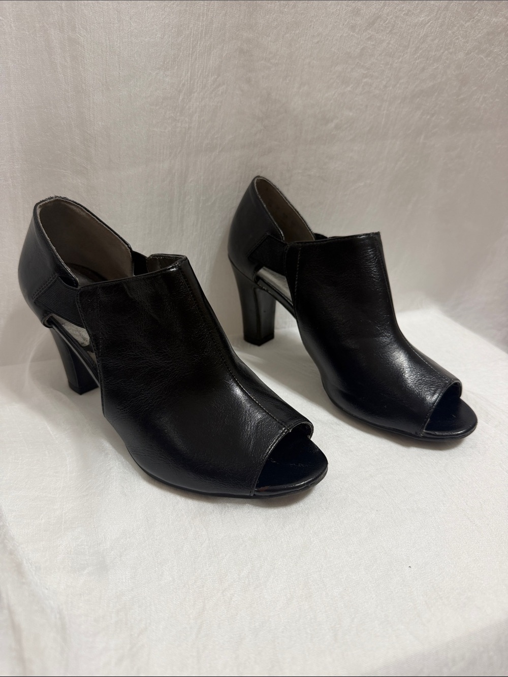 Life Stride simply comfort Size 7 modern sleek heels.